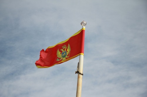 Észak-Macedóniában újraindul az éjszakai élet, Montenegró szigorúbban ellenőrzi a belépőket
