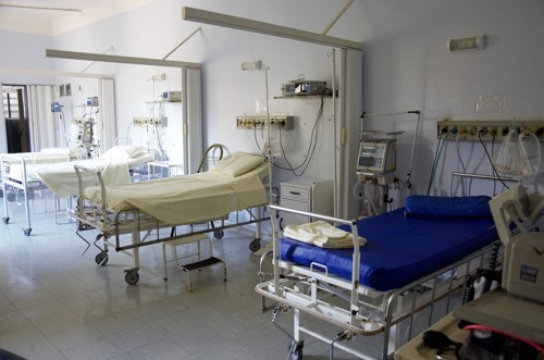 60 ember van jelenleg lélegeztetőgépen