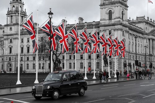 Példátlan zuhanást produkált a brit gazdaság áprilisban