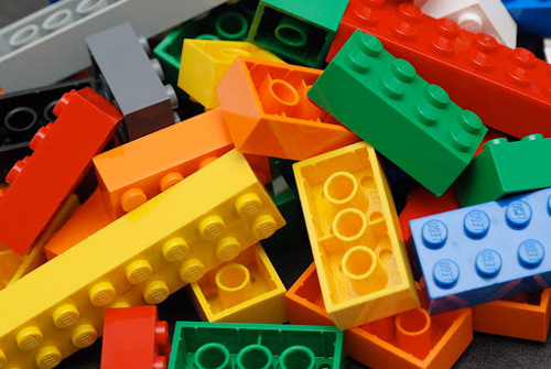A hazai LEGO-gyár is készít védőszemüvegeket az egészségügyi dolgozók számára