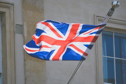 Áprilisban 860 ezer brit lett munkanélküli