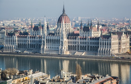 Gulyás: Vasárnap éjféltől szűnnek meg a korlátozások Budapesten