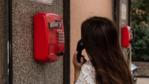 Felhívta ismerősét a mentők nevében, hogy pozitív a teszteredménye