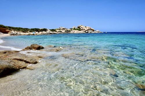 Karanténkötelezettséget vezetett be az egyik turistamágnes olasz sziget