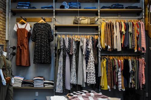 Több mint 1000 üzletét zárja be a Zara tulajdonosa