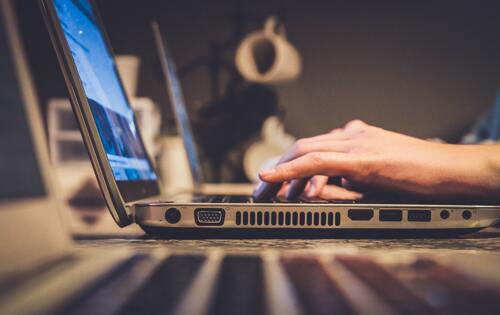 Online konferencián számoltak be magyar kutatók a koronavírussal kapcsolatos kutatásokról és fejlesztésekről