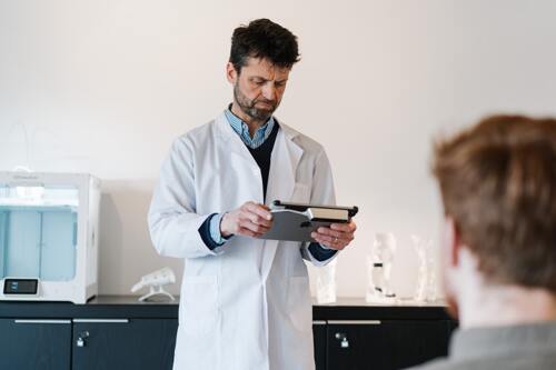 Ócsai Lajos: nemcsak a pandémia veszélyes, hanem a vírusszkeptikus orvosok is