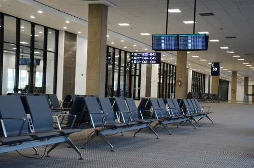 Lehetetlen a távolságtartás a reptereken a Heathrow vezetője szerint
