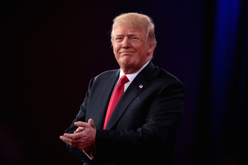 Koronavírus: Trump leállt a vitatott gyógyszer szedésével