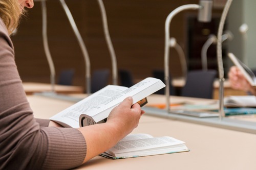 Csökkentett létszám, távoktatás, maszk: így készül az ELTE az őszi tanévre