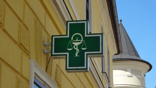 Péntektől már a gyógyszertárak is árulhatnak FFP3-as maszkokat