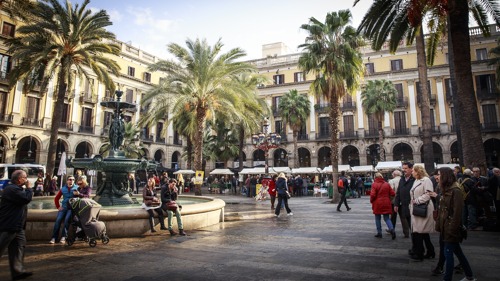 Barcelonában újból korlátozásokat vezetnek be a fertőzések növekedése miatt