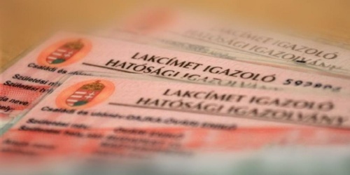 Nincs szükség új lakcímkártyára a kijárási korlátozás miatt