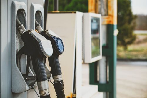 Olyan kevesen tankolnak, hogy benzinkutakat zárt be a Mol és a Shell