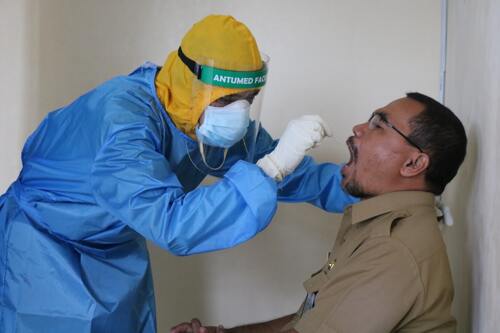 Virológus: szigorú intézkedések nélkül duplázódhat a halottak száma Magyarországon