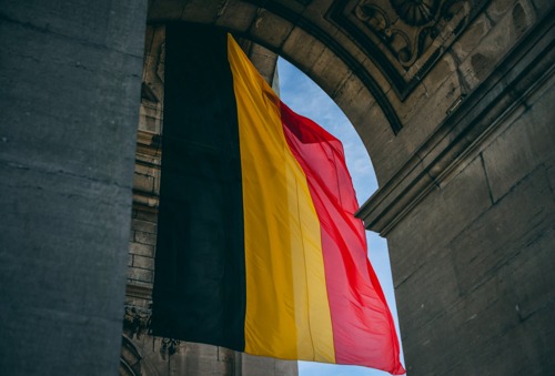 Újra be kellett zárni három belga iskolát a fertőzések miatt